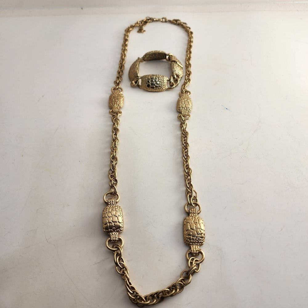 Talbots gold tone necklace & bracelet set